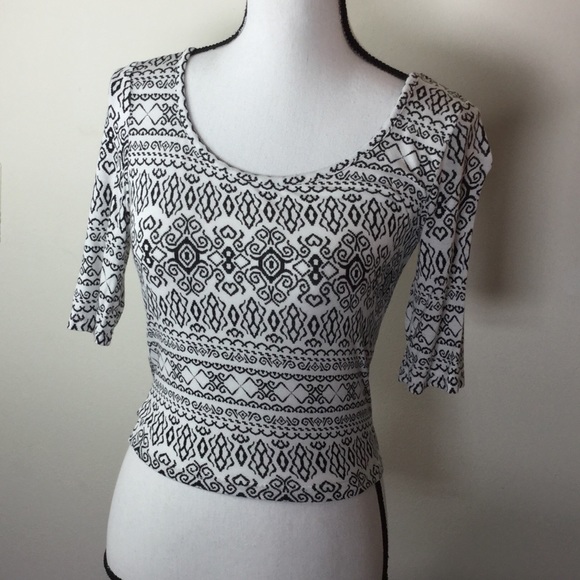 🟢AMERICAN RAG White/Black Aztec design crop top S - Picture 1 of 8